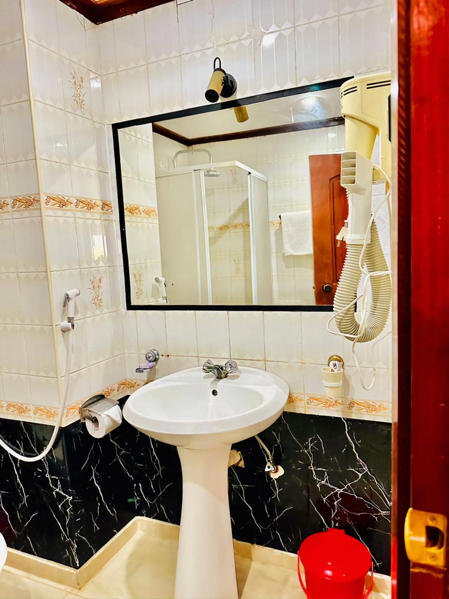 Royal Village Hotel Dar es Salaam Bagian luar foto